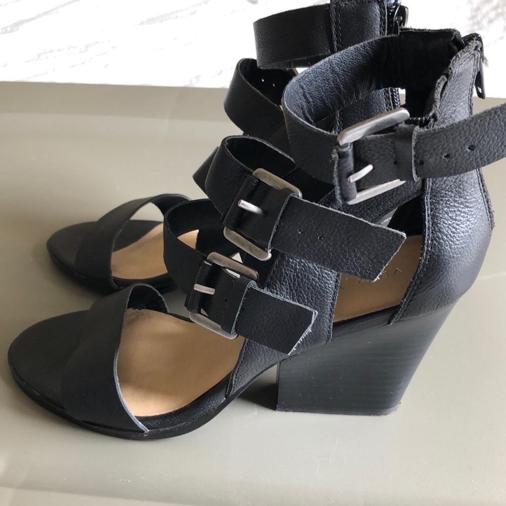Heels - Picture 2 of 3